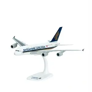 Macheta avion Singapore Airlines Airbus A380-800, plastic, 30 cm, scara 1:250