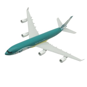 Machetă avion BWIA West Indies Airways Airbus A340, metal, 16 cm, scara 1:400 - Img 2