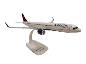 Macheta avion Delta Airlines Airbus A321 neo, plastic, 22 cm, scara 1:200 - Img 2