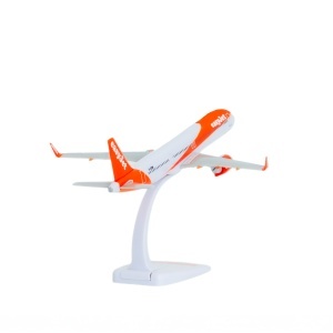 Macheta avion Easy Jet Airbus A321 neo, plastic, 22 cm, scara 1:200 - Img 3