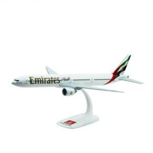 Macheta avion Emirates Boeing B777-300ER, plastic, 36,5 cm, scară 1:200