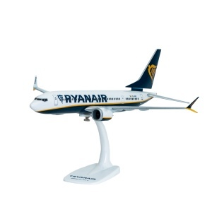Macheta avion Ryan Air Boeing B737 – 8 max, plastic, 20 cm, scara 1:200