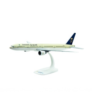 Macheta avion Saudia Airlines Boeing B777-300 ER, plastic, 36,5 cm, scara 1:200