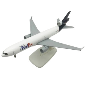 Machetă avion FedEx MD-11, metal, 20 cm, scara 1:300