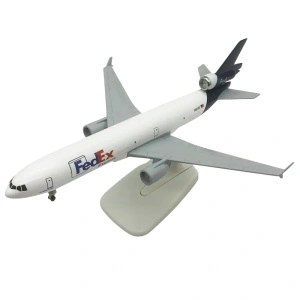 Machetă avion FedEx MD-11, metal, 20 cm, scara 1:300