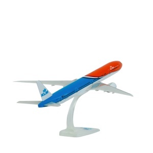 Macheta avion KLM Boeing B777-300ER, “The Flying Dutchman”, plastic, 36.5 cm, scara 1:200 - Img 3