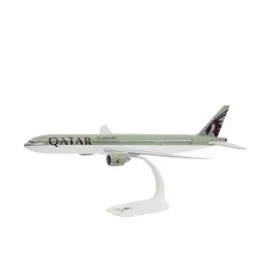 Macheta avion Qatar Airways Boeing B777-300ER, plastic, 36,5 cm, scara 1:200