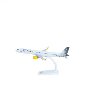 Macheta avion Vueling Airbus A321 neo, plastic, 22 cm, scara 1:200 - Img 2