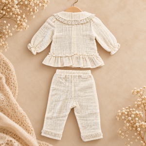 Compleu bebe fetite 3 piese din muselina, bluza cu dantela, pantaloni si bentita, crem - Img 3