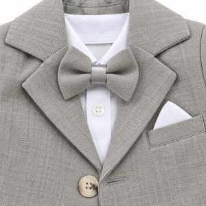 Costum elegant bebe baieti 3 piese gri cu sacou pantaloni body si papion, prezentare in decor