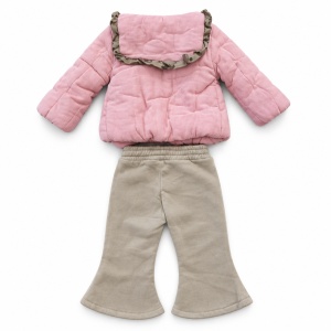Costum fetita 3 piese roz cu geaca imblanita bluza si pantaloni evazati, fotografie de produs pe fundal alb