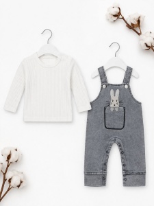 Costumas bebe 2 piese salopeta denim gri cu iepuras si bluza bumbac - Img 2