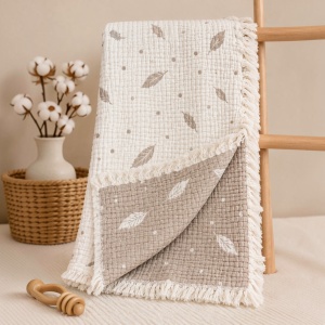 Patura bebe reversibila din muselina 4 straturi, 90x90 cm, model cu pene, crem-bej