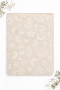 Paturica bebe bej deschis cu model embosat 100x100 cm pufoasa moale pentru nou nascut - Img 5