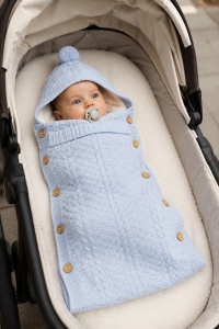 Sac de dormit bebe bleu crosetat imblanit cu gluga si ciucure pentru carucior si landou