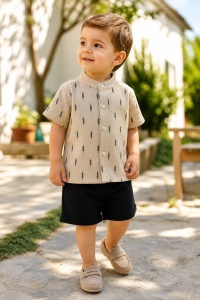 Set bebe baiat 2 piese camasa crem cu imprimeu si pantaloni scurti negri elegant