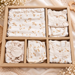 Set bebe din muselina 10 piese, crem cu imprimeu floral delicat - Img 2