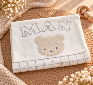 Set nou nascut 10 piese din bumbac, alb albastru, ursulet, carouri, paturica si accesorii - Img 3