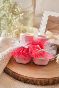 Sosete bebe roz cu tull si fundite elegante pentru fetite - Img 2