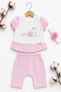 Compleu bebe din muselina roz deschis cu iepuras si bentita 3 piese