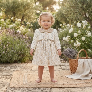Rochita eleganta fetita din muselina cu bolero crosetat, dantela si imprimeu floral