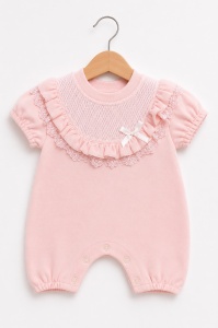Salopeta scurta bebe roz cu dantela si volanase, eleganta si delicata pentru fetite - Img 2