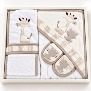 Set baie bebe 4 piese din bumbac, halat cu gluga, prosop, manusa si papucei, model girafa, crem-bej - Img 3
