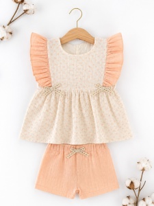 Set bebe fetita muselina 2 piese – bluza cu volane si pantaloni scurti culoare piersica - Img 2