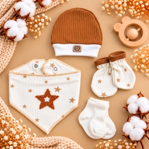 Set nou nascut 10 piese bumbac organic, alb maro, stelute, paturica si accesorii - Img 5