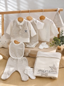 Set nou nascut 10 piese gri cu dungi din bumbac, complet pentru bebelusi