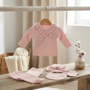Set nou-nascut fetita 5 piese bumbac roz cu fundite si pantaloni cu botosei integrati - Img 2