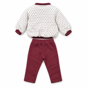 Costum bebe 3 piese bordo cu geaca groasa matlasata, bluza si pantaloni, fotografie de produs pe fundal alb