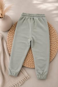 Pantaloni cargo premium pentru copii din bumbac verde salvie cu buzunare aplicate - Img 3