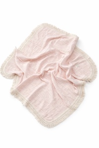 Paturica bebe 90x90 cm din muselina bumbac, roz pal, cu franjuri eleganti - Img 3
