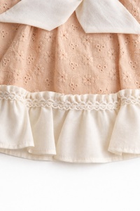 Rochita bebe fetita bej din bumbac cu fundita crem si broderie eleganta - Img 6