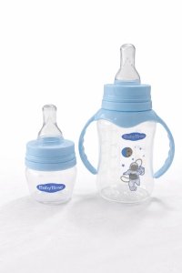Set complet hranire bebe cu biberon, cana antrenament, accesorii si suzeta 0-6 luni, fotografie de produs pe fundal alb