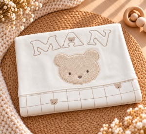 Set nou nascut 10 piese din bumbac, crem bej, ursulet, carouri, paturica si accesorii - Img 3