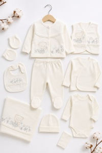 Set nou nascut fetite 10 piese 100% bumbac, crem, ursulet brodat, paturica inclusa
