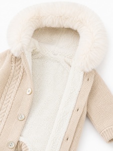 Combinezon bebe iarna cu gluga si blanita tricotat gros crem unisex - Img 4