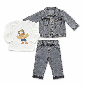 Compleu baieti 3 piese cu blugi gri geaca denim si bluza din bumbac cu imprimeu, fotografie de produs pe fundal alb