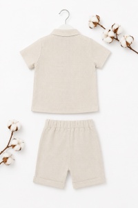 Compleu bebe baieti 3 piese din muselina cu tricou alb din bumbac si pantaloni crem, fotografie de produs pe fundal alb