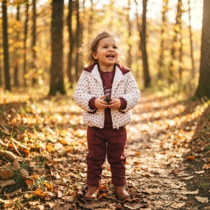 Costum bebe 3 piese bordo cu geaca groasa matlasata, bluza si pantaloni