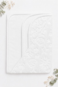 Paturica bebe alba cu model embosat 100x100 cm pufoasa moale pentru nou nascut - Img 3
