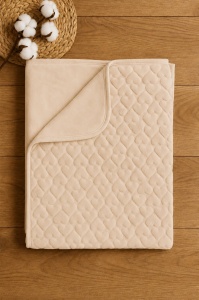 Paturica bebe bej cu inimioare embosate 100x100 cm pufoasa moale pentru nou nascut - Img 3