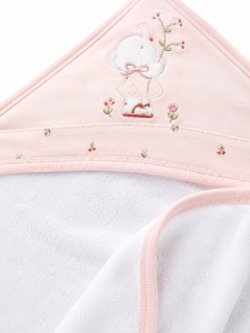 Prosop bebe cu gluga 80x90 cm, alb cu roz pal, broderie ursulet cu flori - Img 5