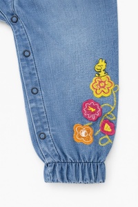 Salopeta bebe denim cu bluza bumbac set 2 piese cu imprimeu colorat casual, fotografie de produs pe fundal alb