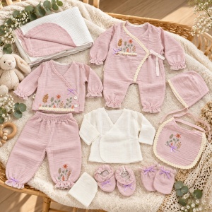 Set bebe din muselina 10 piese, lila si alb, model floral