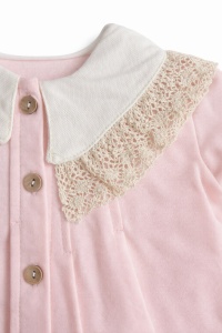 Set bebe fetita bumbac roz 3 piese cu dantela bluza pantaloni si bentita eleganta - Img 3