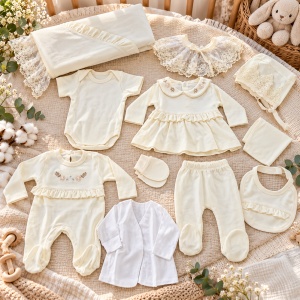 Set bebe fetita din bumbac 10 piese, crem, cu dantela si detalii florale