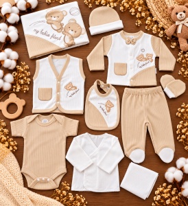 Set nou nascut 10 piese bumbac bej alb, ursuleti, paturica, body si accesorii bebe